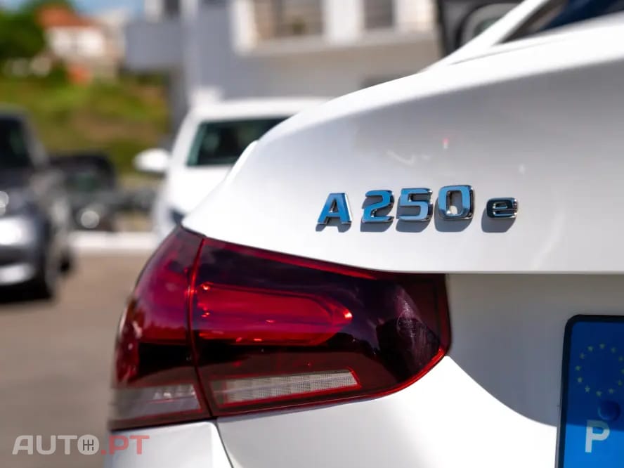 Mercedes-Benz A 250 e 8G-DCT AMG Line