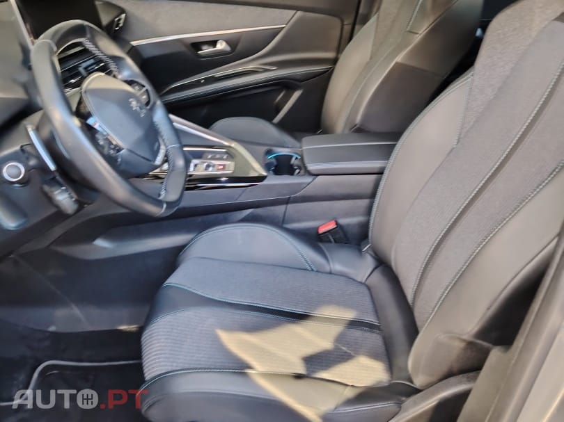 Peugeot 3008 Plug-In Hybrid 225 e-EAT8 Allure Pack