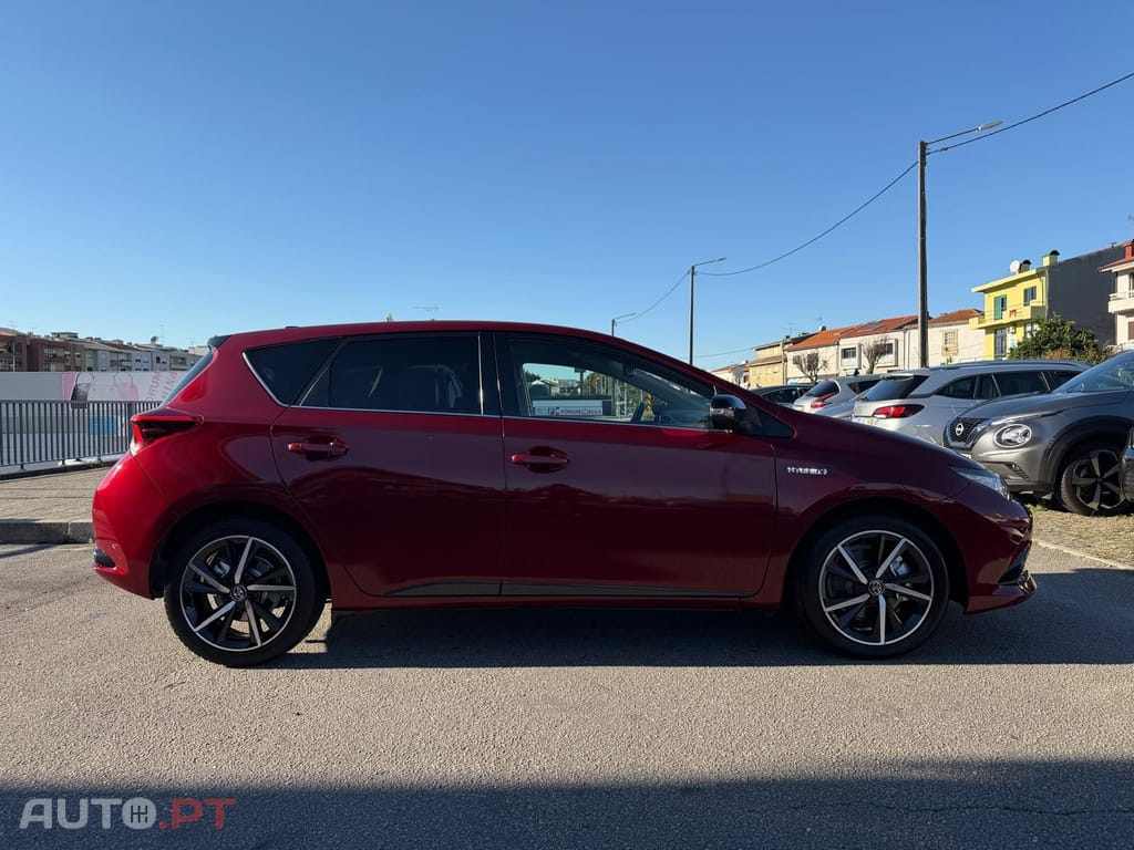 Toyota Auris 1.8 HSD Comfort +P.Sport+Navi