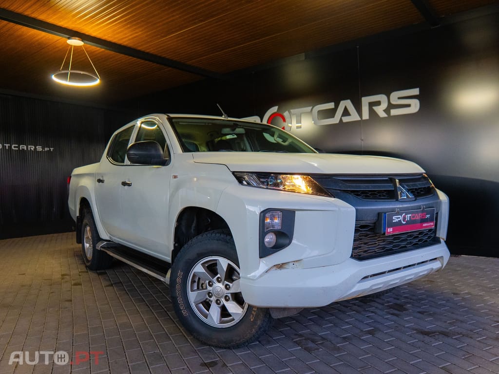 Mitsubishi L200 2.3 DI-D CD Invite 4WD