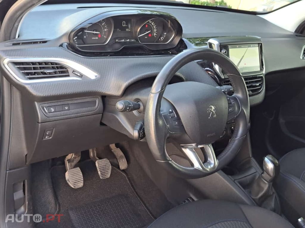 Peugeot 208 1.2 PureTech Signature