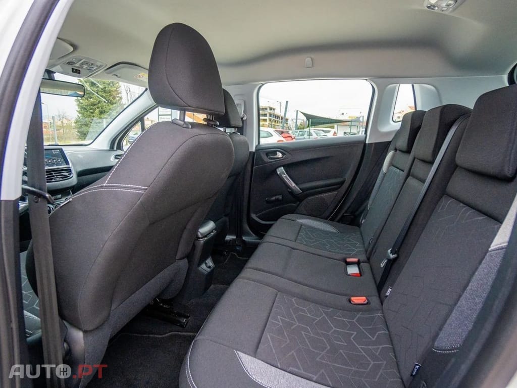 Peugeot 2008 PureTech 110 GPF Stop&Start EAT6 Signature