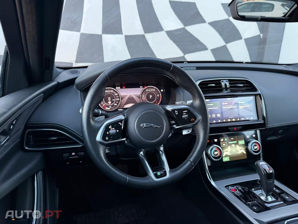 Jaguar XE 2.0 D R-Dynamic S