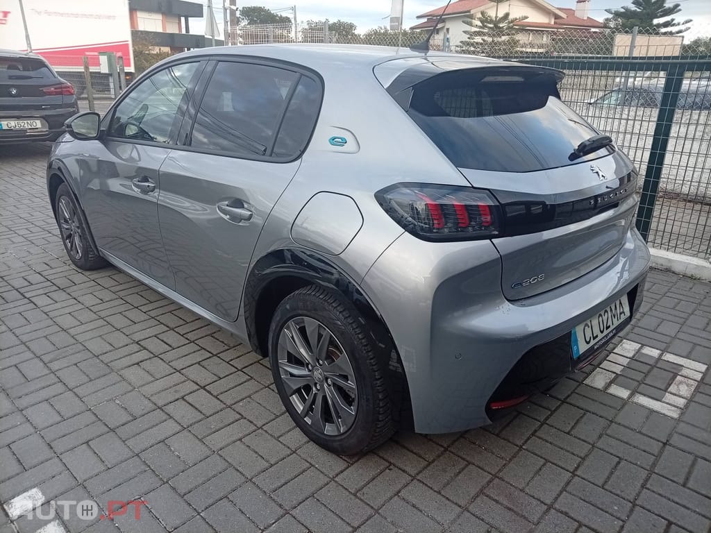 Peugeot E-208 50 kWh Allure Pack