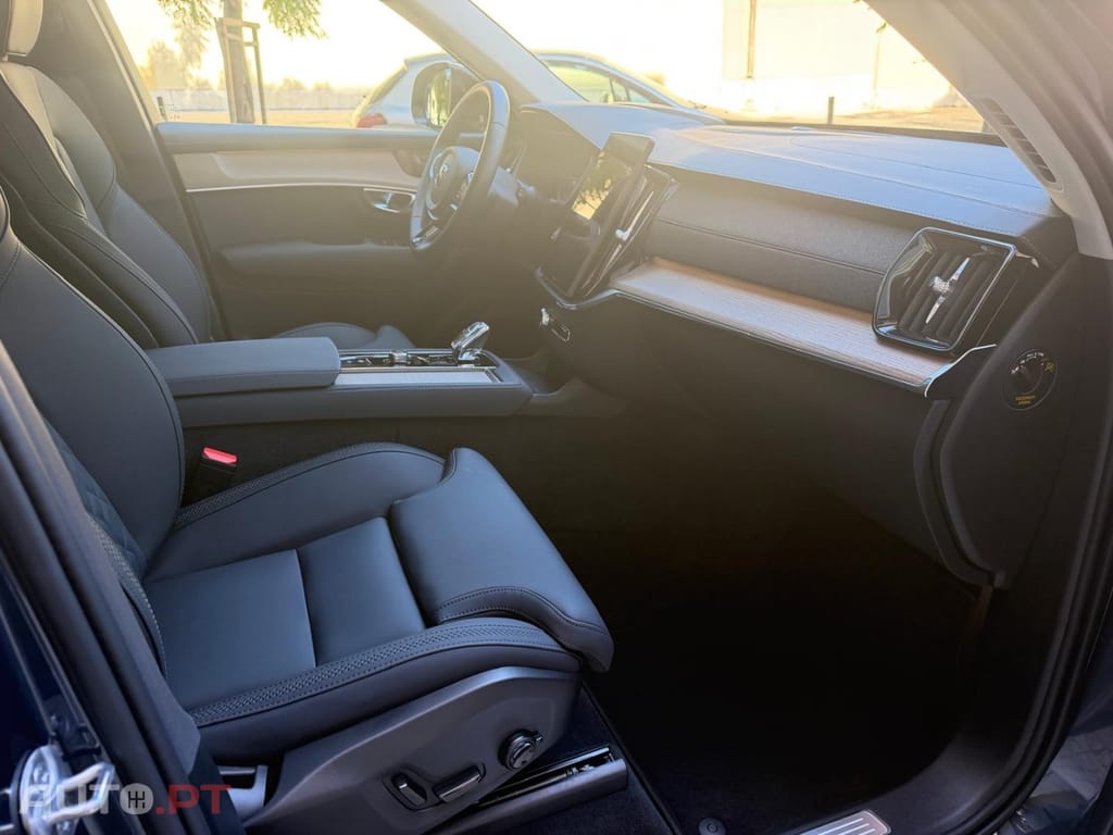 Volvo XC90 2.0 T8 PHEV Plus Dark AWD