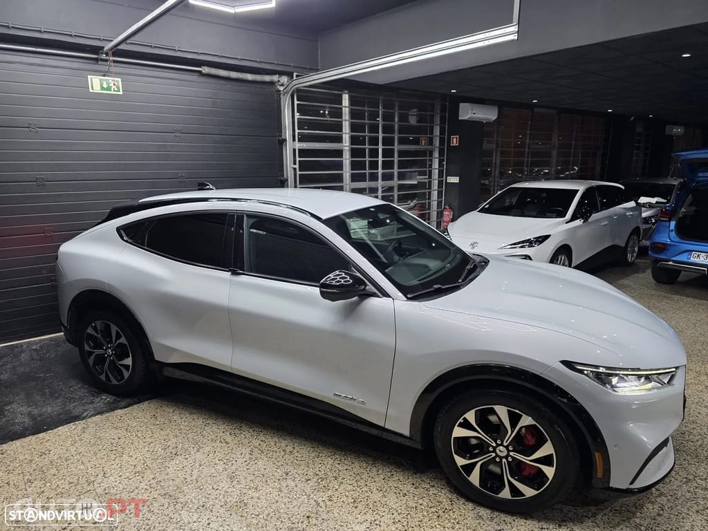 Ford Mustang Mach-E AWD PREMIUM