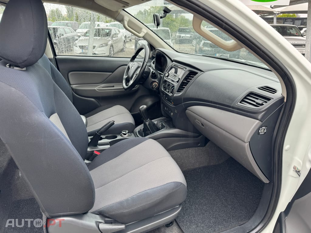Mitsubishi L200 2.4 DI-D Club Invite 4WD