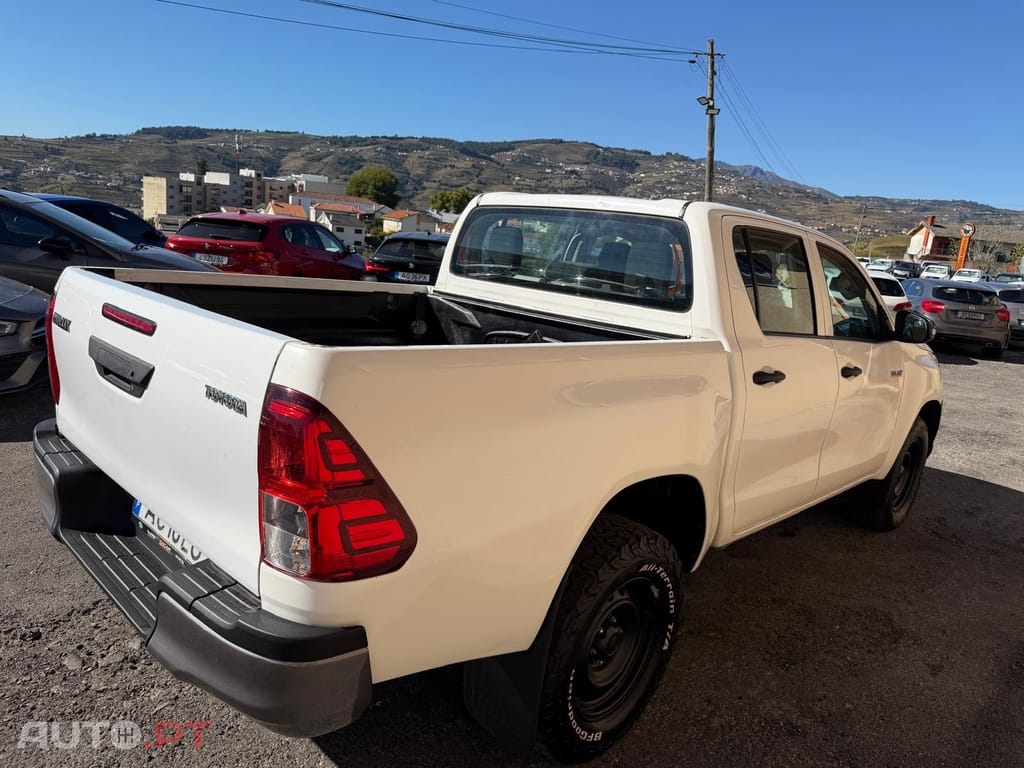Toyota Hilux 2.4 D-4D 4WD CD Premium Edition