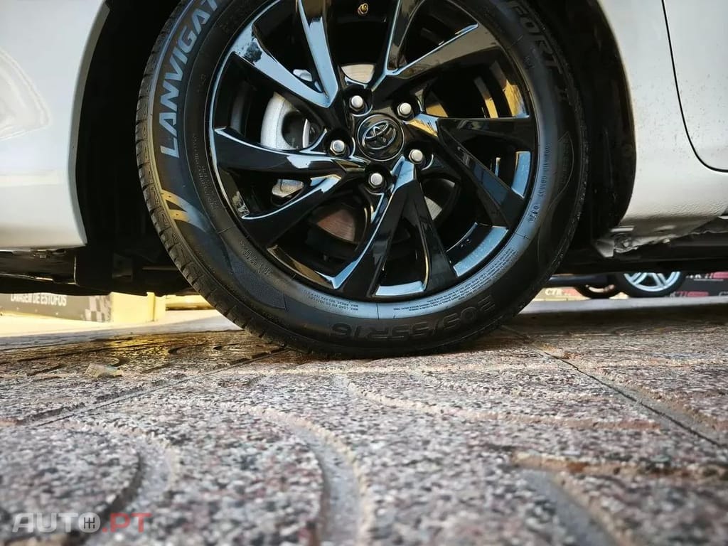 Toyota Auris 1.8 HSD Comfort+J17