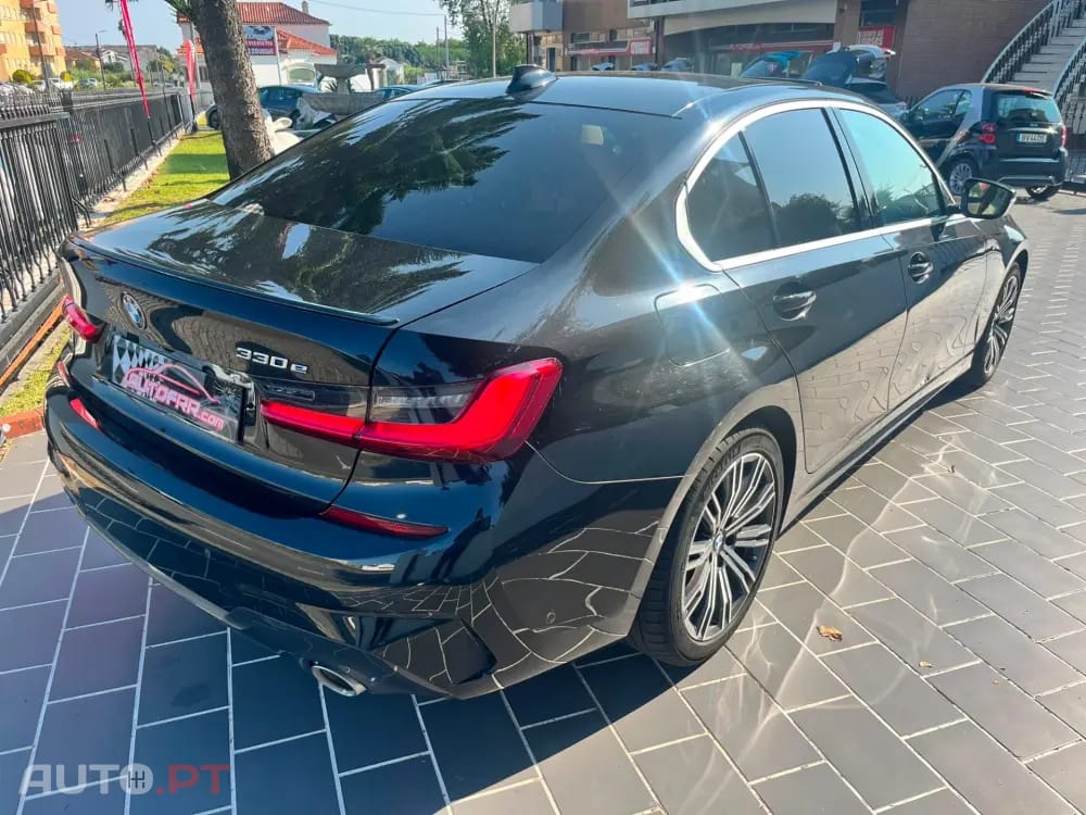 BMW 330 e Pack Desportivo M Auto