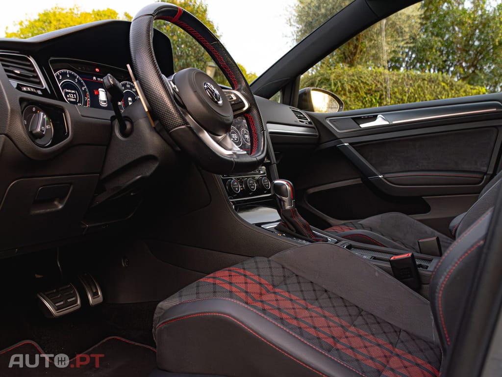 Volkswagen Golf 2.0 TSI TCR DSG