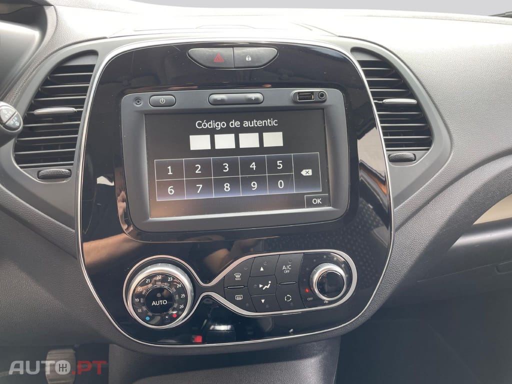 Renault Captur TCE LIMITED 