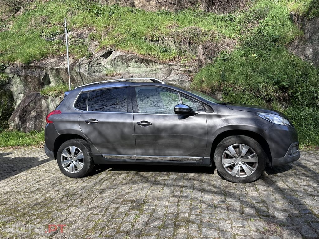 Peugeot 2008 PureTech 100 Allure