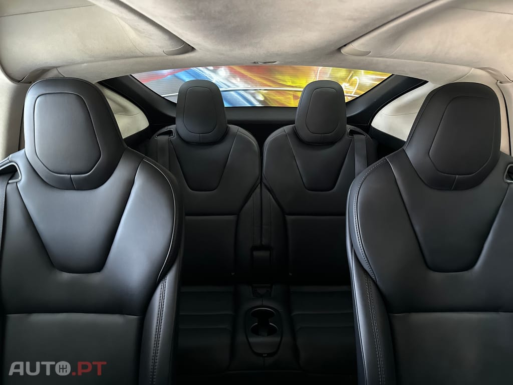 Tesla Model X Outro