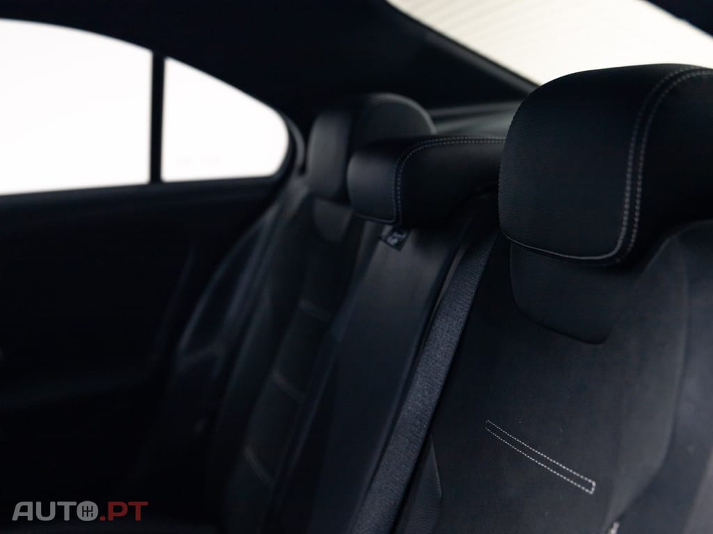 Mercedes-Benz A 250 e AMG Line