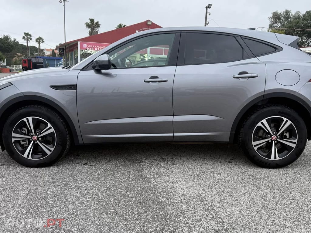Jaguar E-Pace 1.5 P300e R-Dynamic SE AWD Aut. — fotografia 4