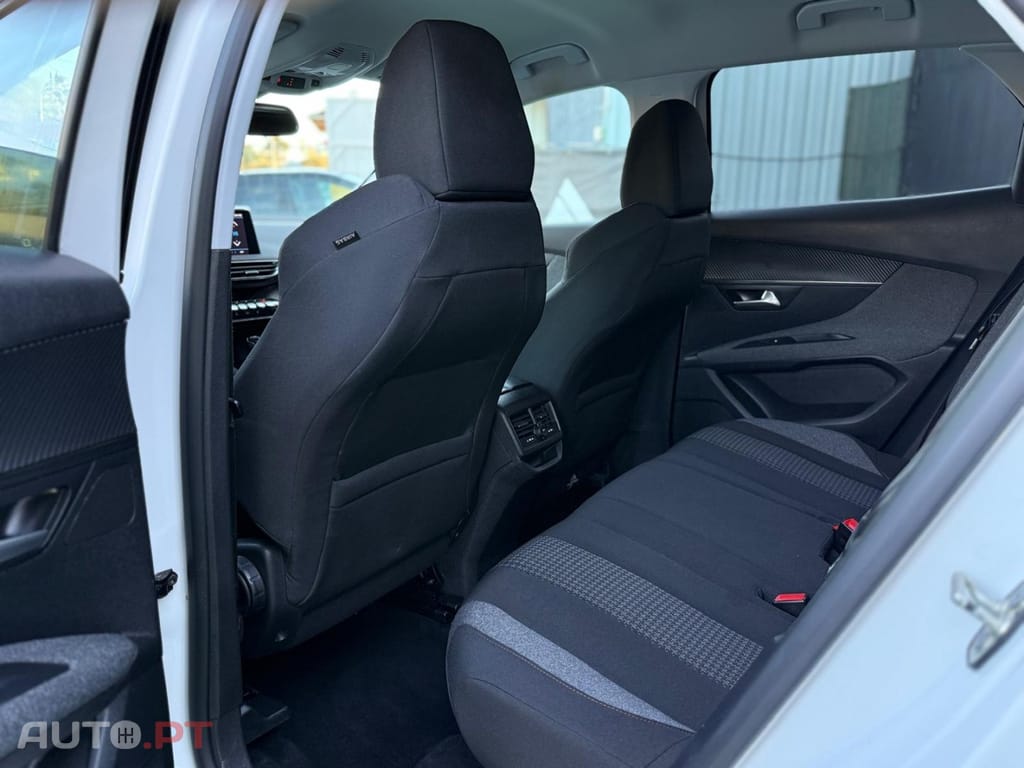 Peugeot 3008 1.5 BlueHDi Active Pack EAT8