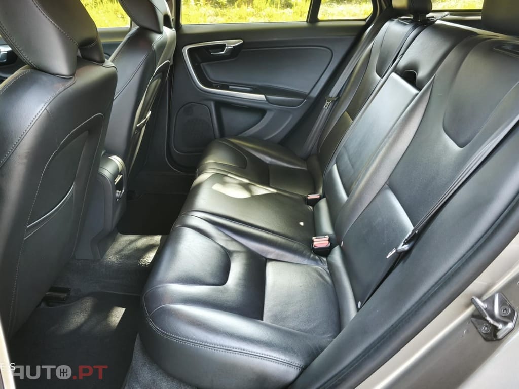 Volvo V60 1.6 D2 Summum Eco