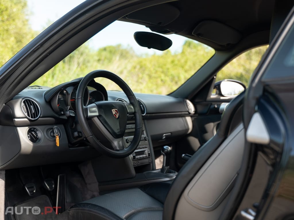 Porsche Cayman 2.7