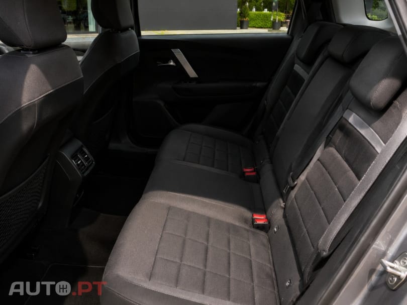 Citroën e-C4 54 kWh Autonomia Alargada Plus — fotografia 13