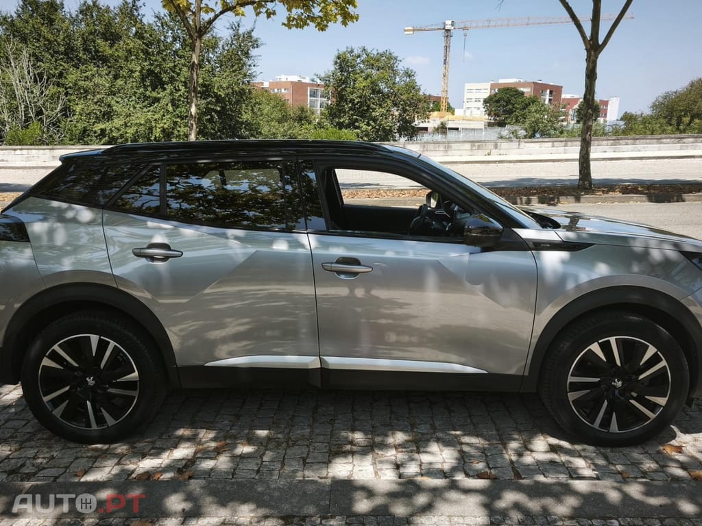 Peugeot e-2008 50 kWh GT — fotografia 3