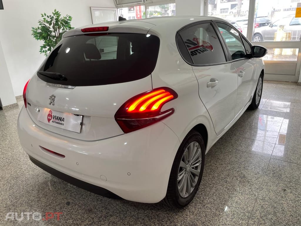 Peugeot 208 1.2 PureTech Signature