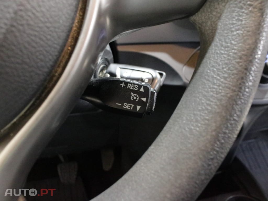 Toyota Yaris 1.4 D-4D AC IVA Dedutível