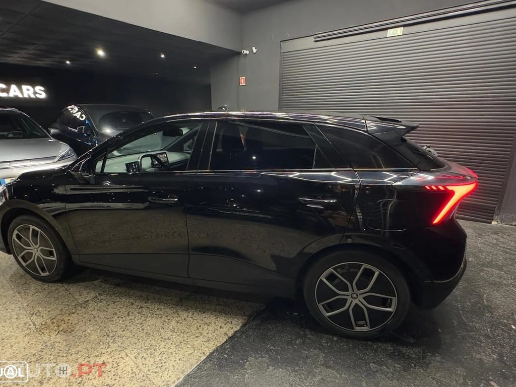 MG MG4 77 kWh Extended Range Luxury