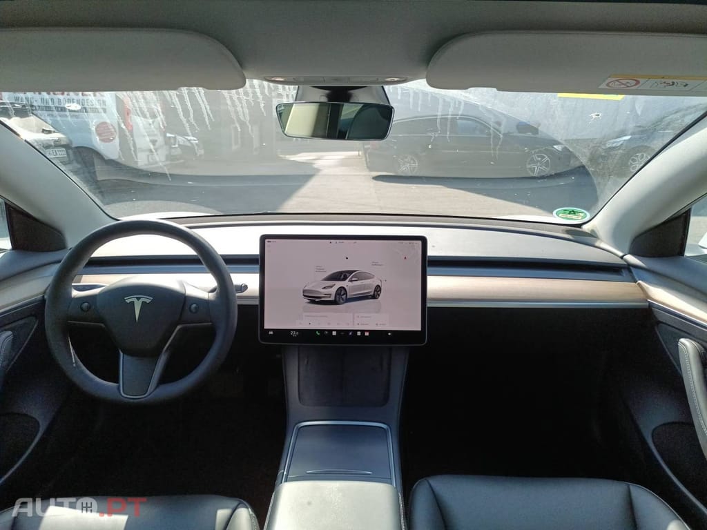 Tesla Model 3 Long Range AWD — fotografia 8