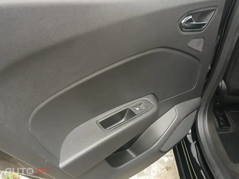 Renault Clio Outro