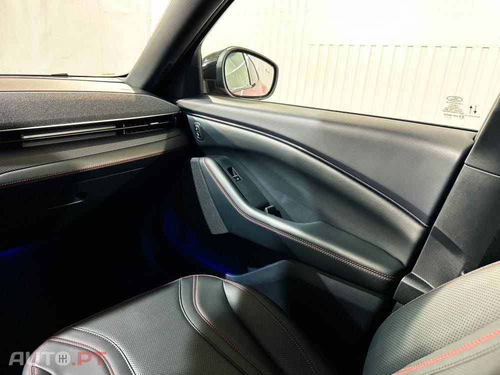 Ford Mustang Mach-E AWD PREMIUM