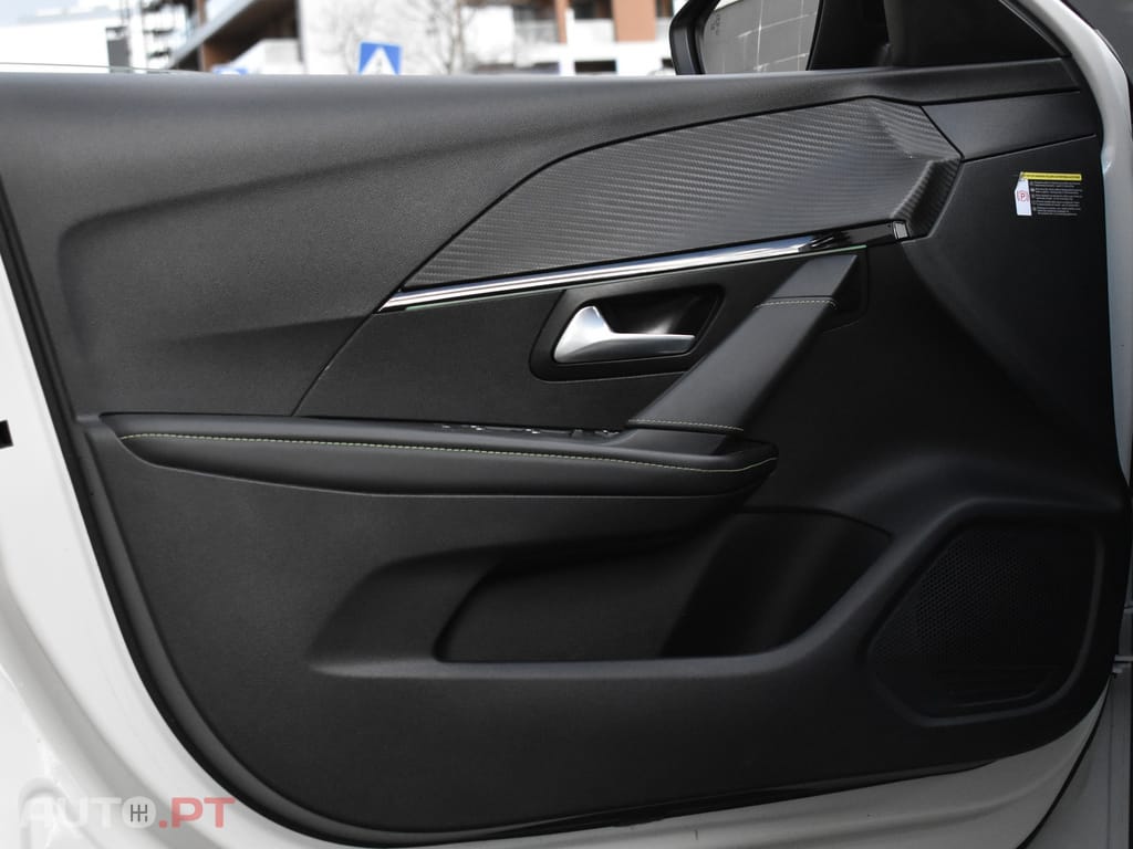 Peugeot E-208 50 kWh GT