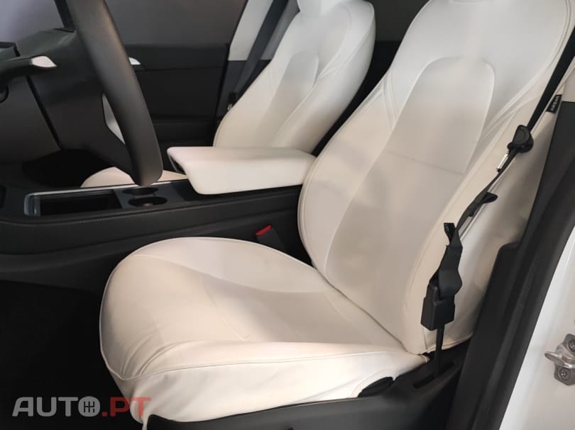 Tesla Model Y Tração Traseira — fotografia 6