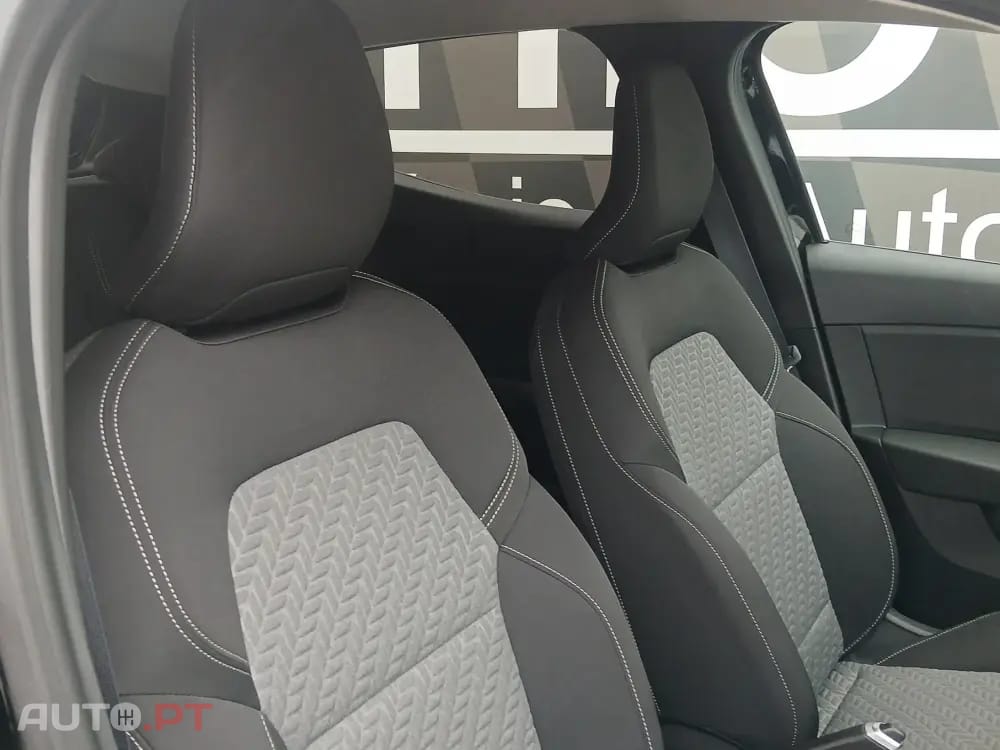 Renault Clio Outro