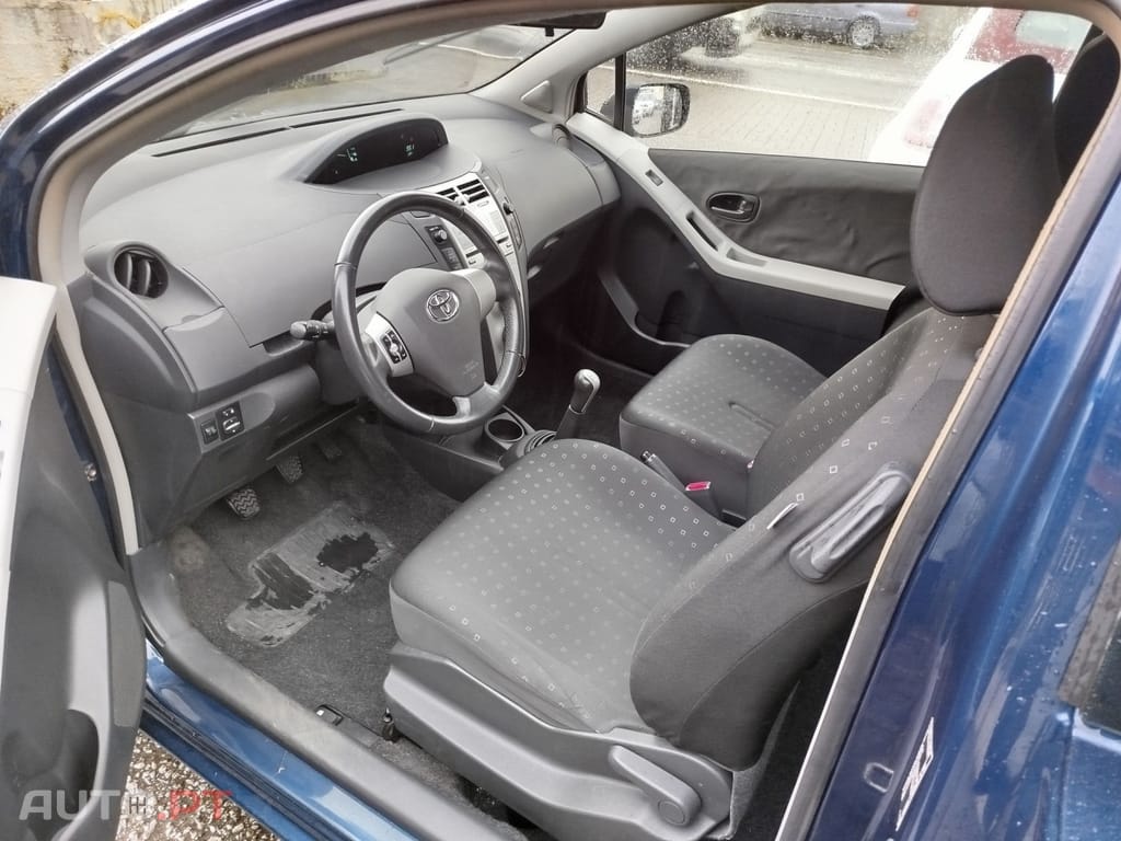 Toyota Yaris 1.0 VVT-i AC Manual