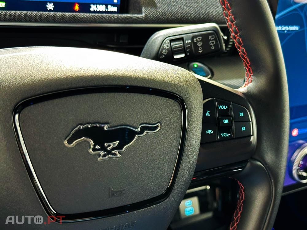 Ford Mustang Mach-E AWD PREMIUM