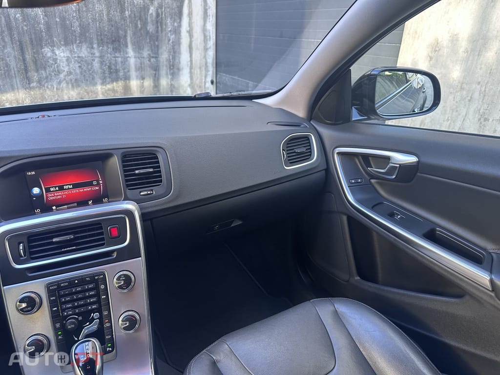 Volvo V60 2.0 D3 Pro Geartronic — fotografia 10