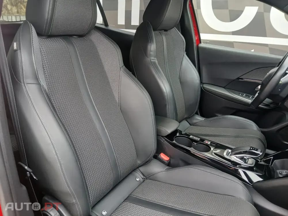Peugeot E-2008 GT