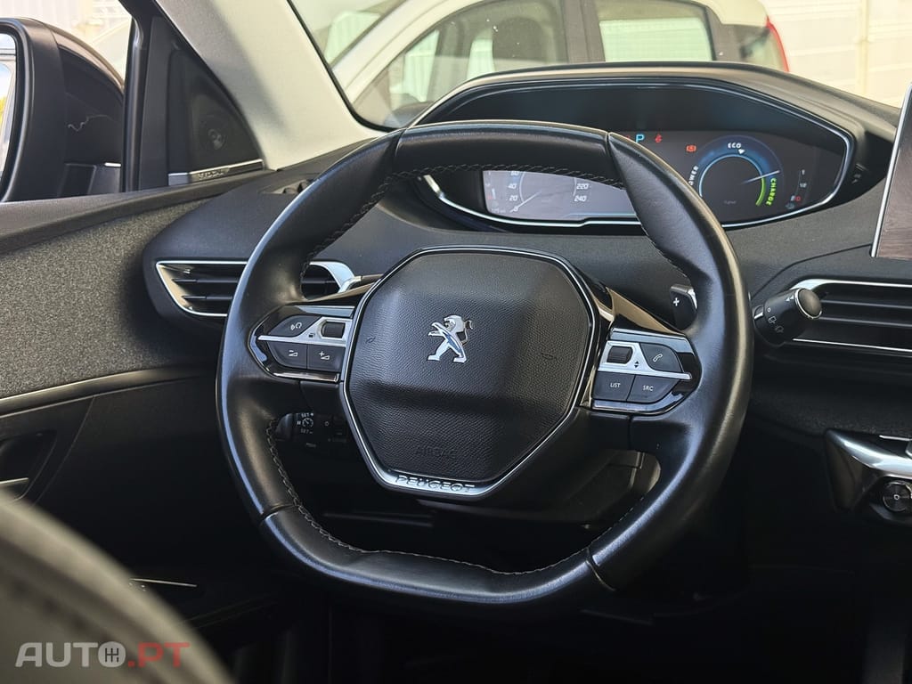 Peugeot 3008 1.6 Hybrid Allure e-EAT8