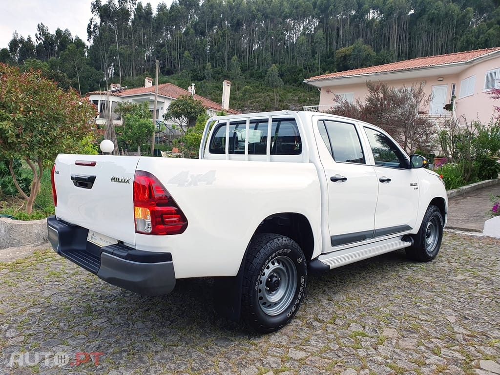 Toyota Hilux 2.4 D-4D 4WD CD CM