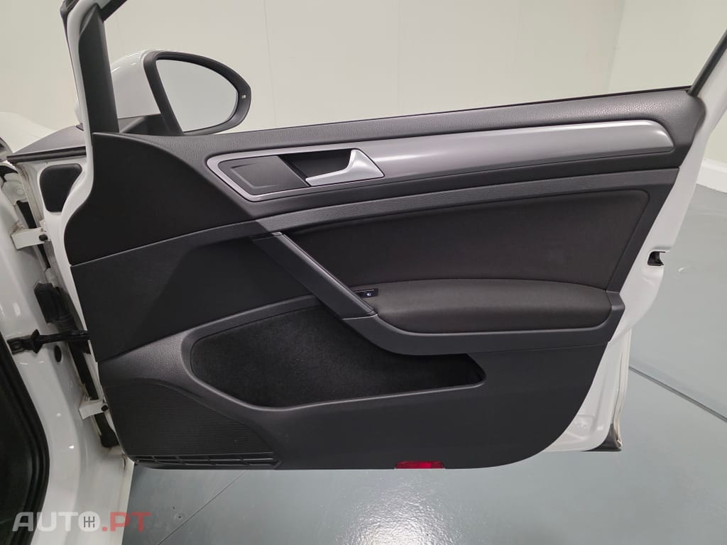 Volkswagen Golf 1.6 HDI CONFORTLINE