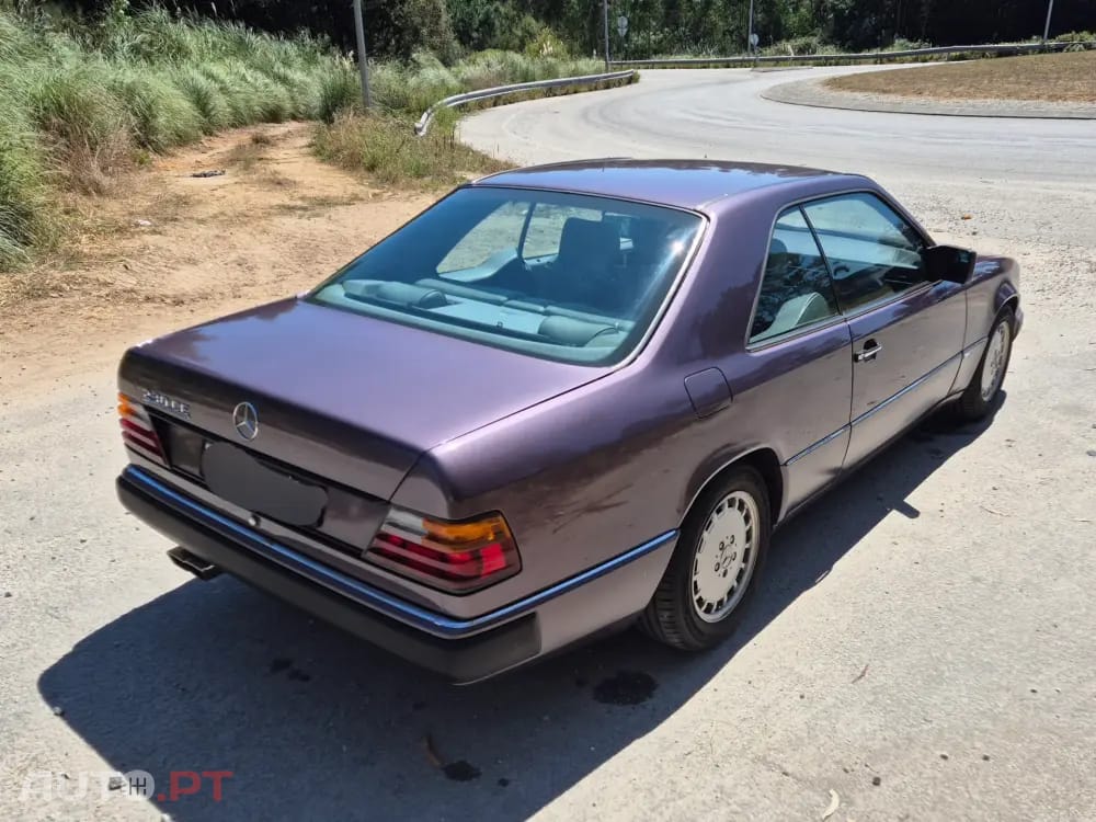 Mercedes-Benz 230 Outro