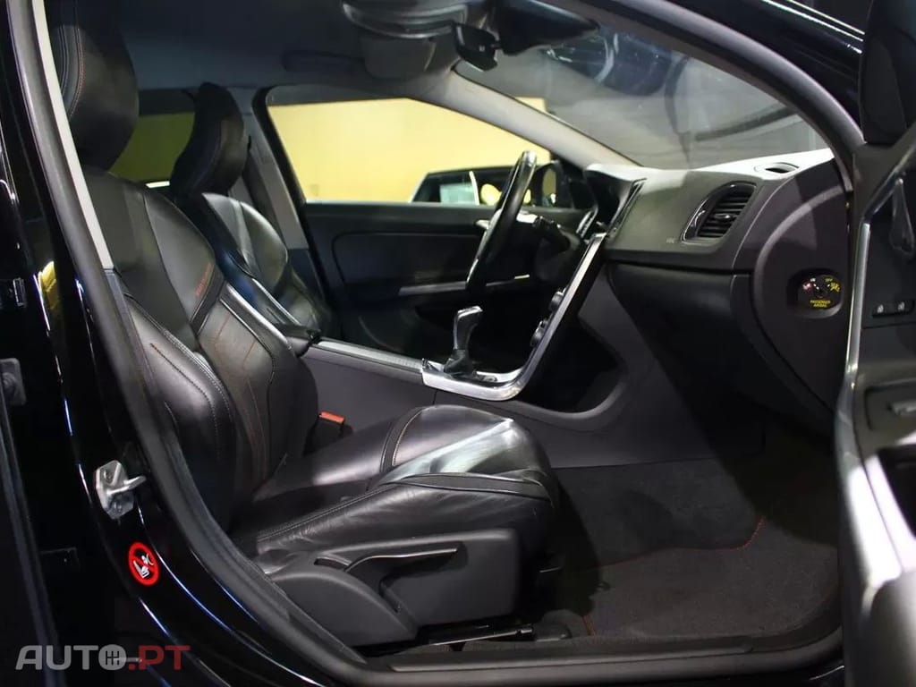 Volvo V60 2.0 D2 Momentum Drive