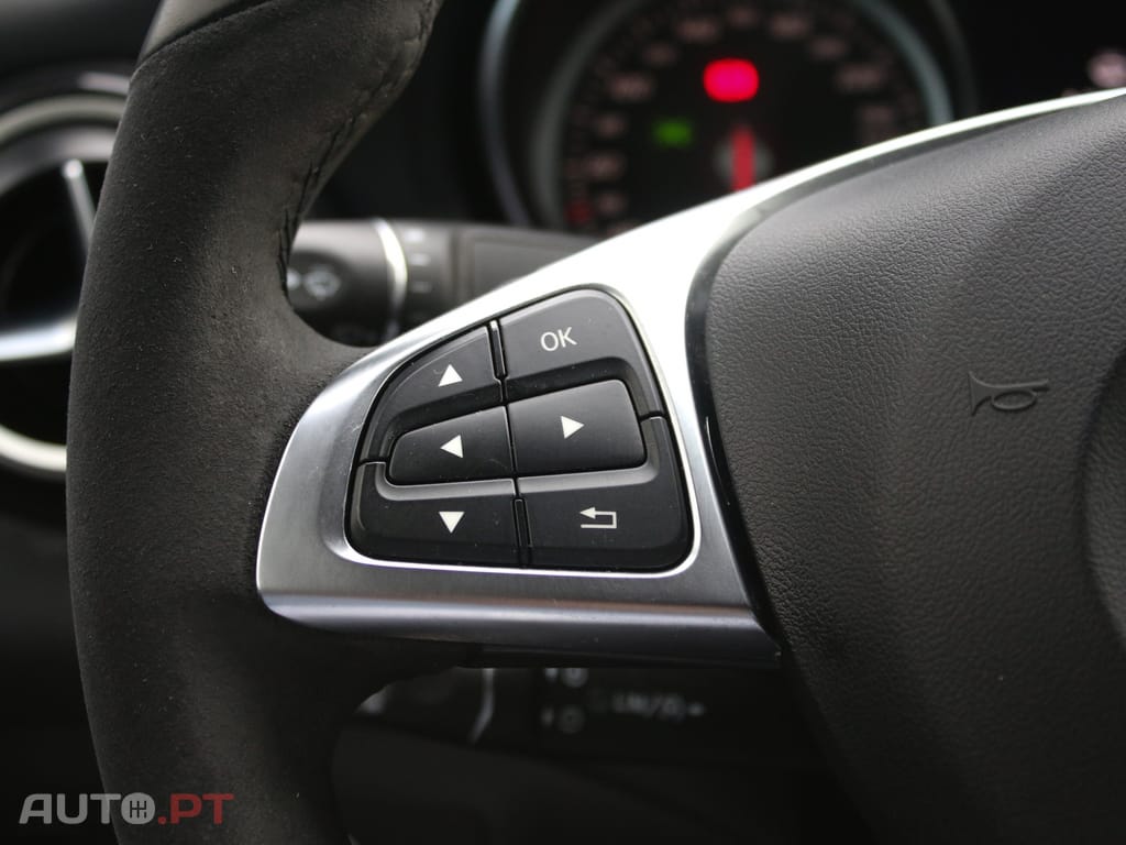 Mercedes-Benz CLA 180 AMG Line