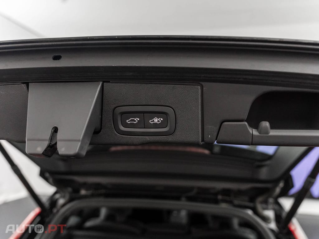 Volvo XC60 2.0 T6 PHEV Black Edition AWD