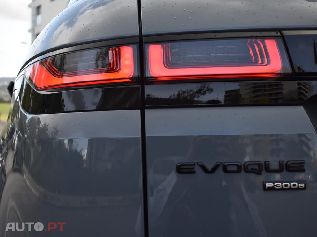 Land Rover Evoque 1.5 P300e AWD R-Dynamic SE Auto