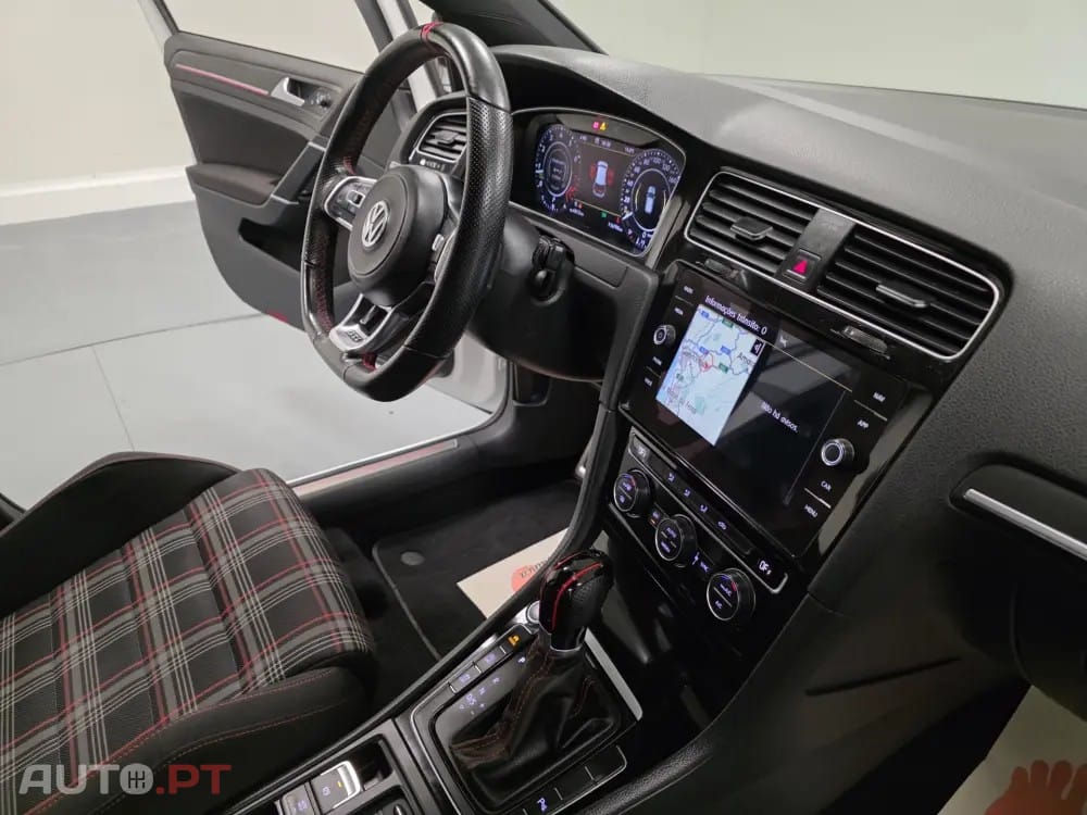 Volkswagen Golf 2.0 TSI GTI DSG Performance