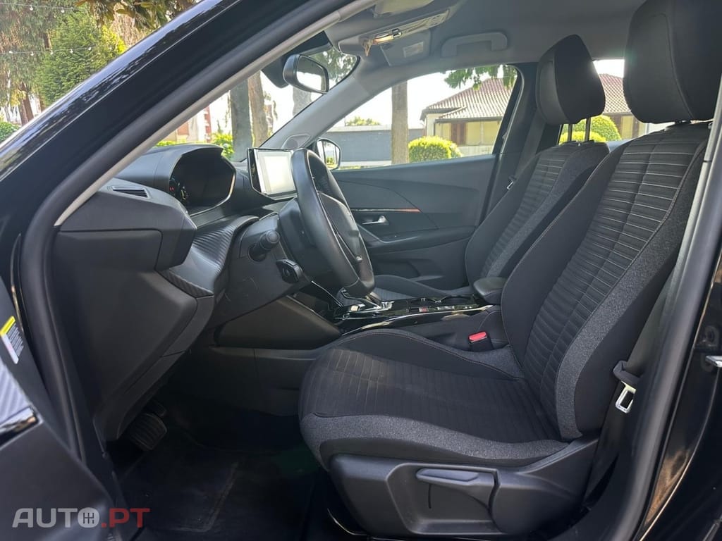 Peugeot E-2008 50 kWh Active Pack