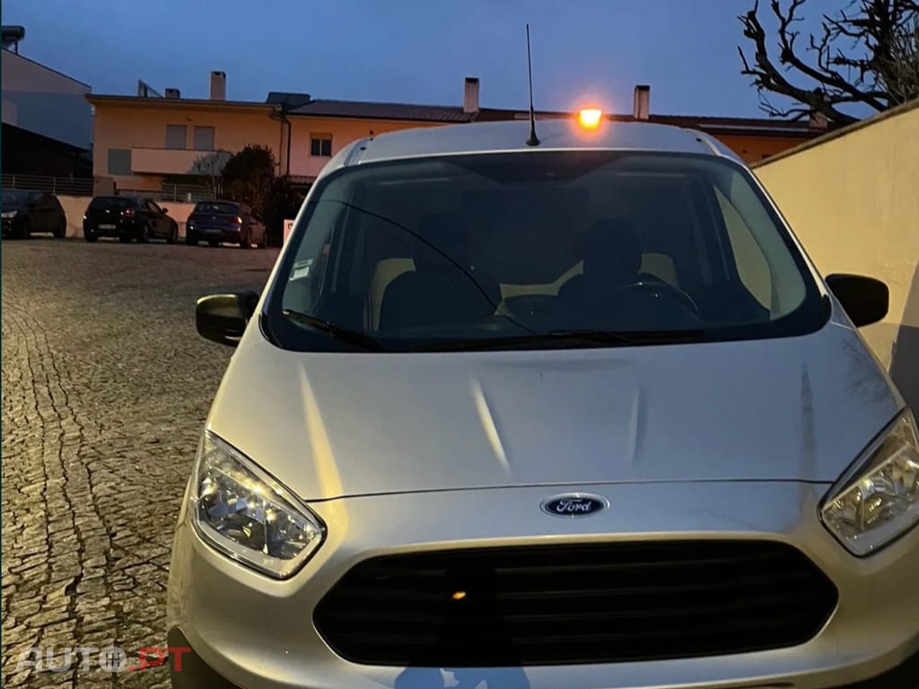 Ford Courier Comercial