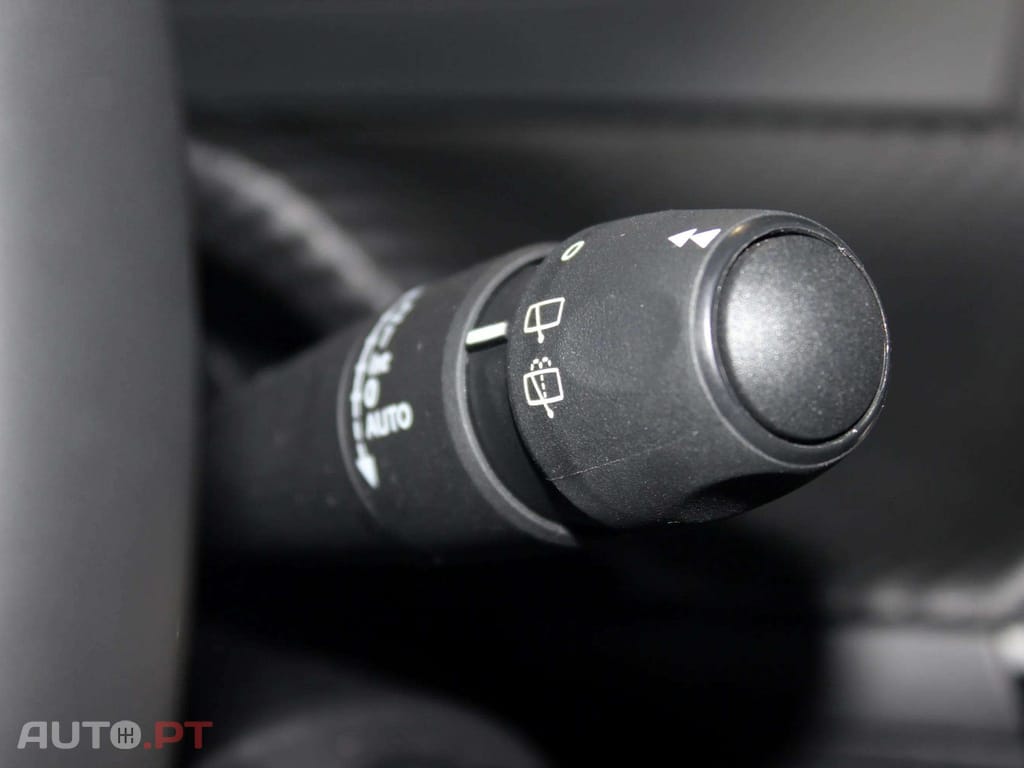 Peugeot 2008 1.2 Hybrid Allure e-DCS6